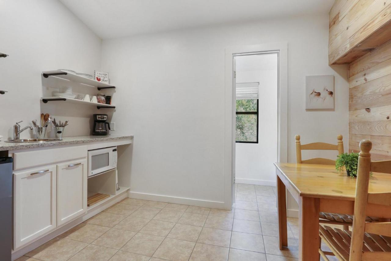 Wimberley Log Cabins Resort And Suites- Unit 2 エクステリア 写真