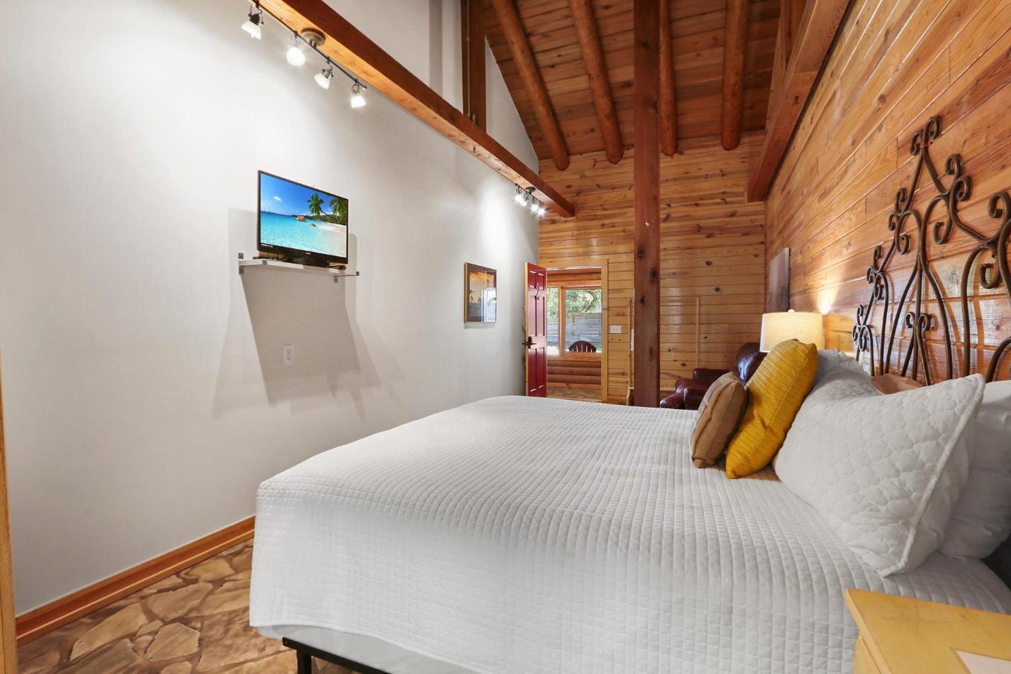 Wimberley Log Cabins Resort And Suites- Unit 2 エクステリア 写真