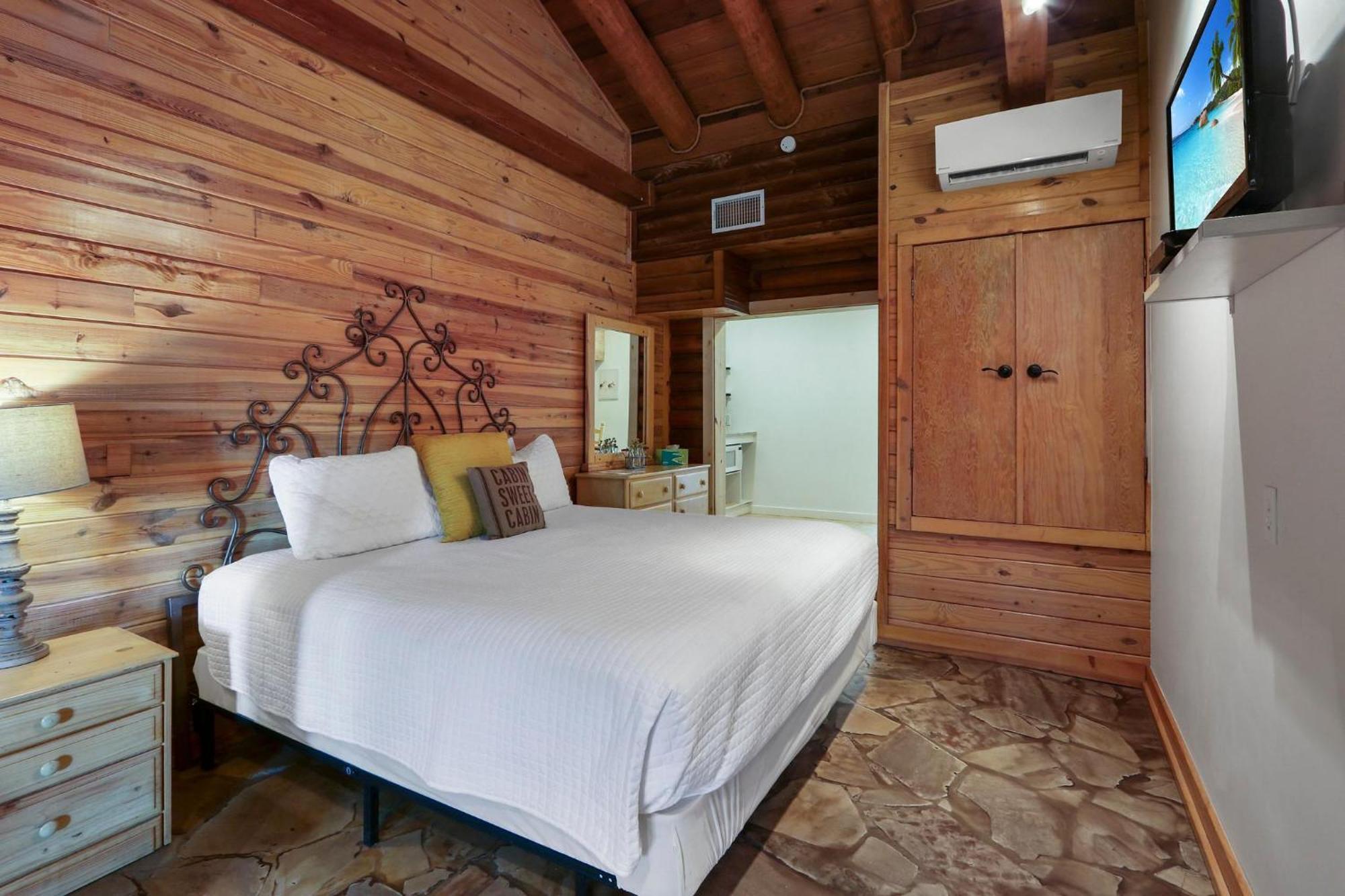Wimberley Log Cabins Resort And Suites- Unit 2 エクステリア 写真